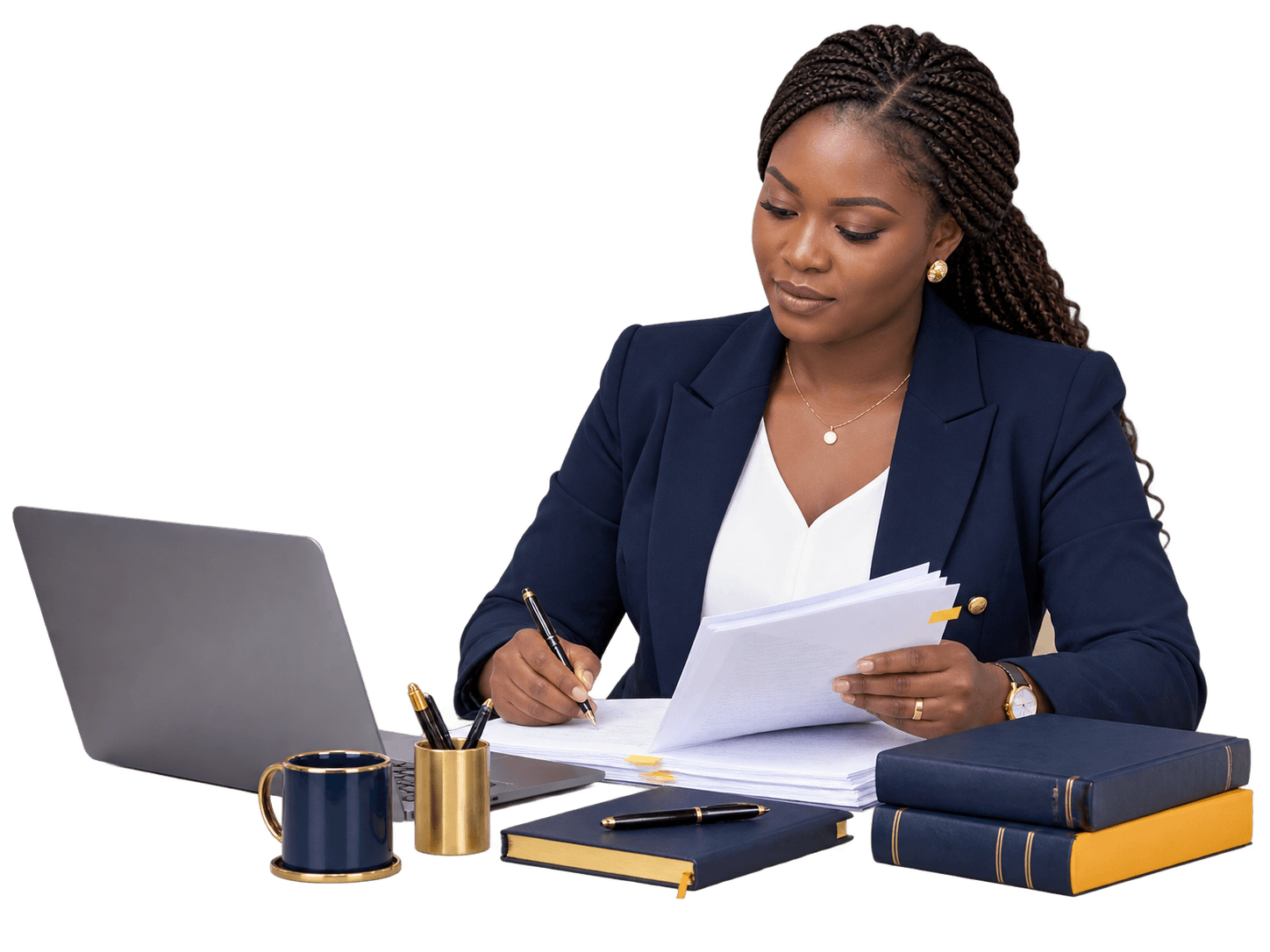 Une juriste relit et annote le manuscrit de son prochain ouvrage